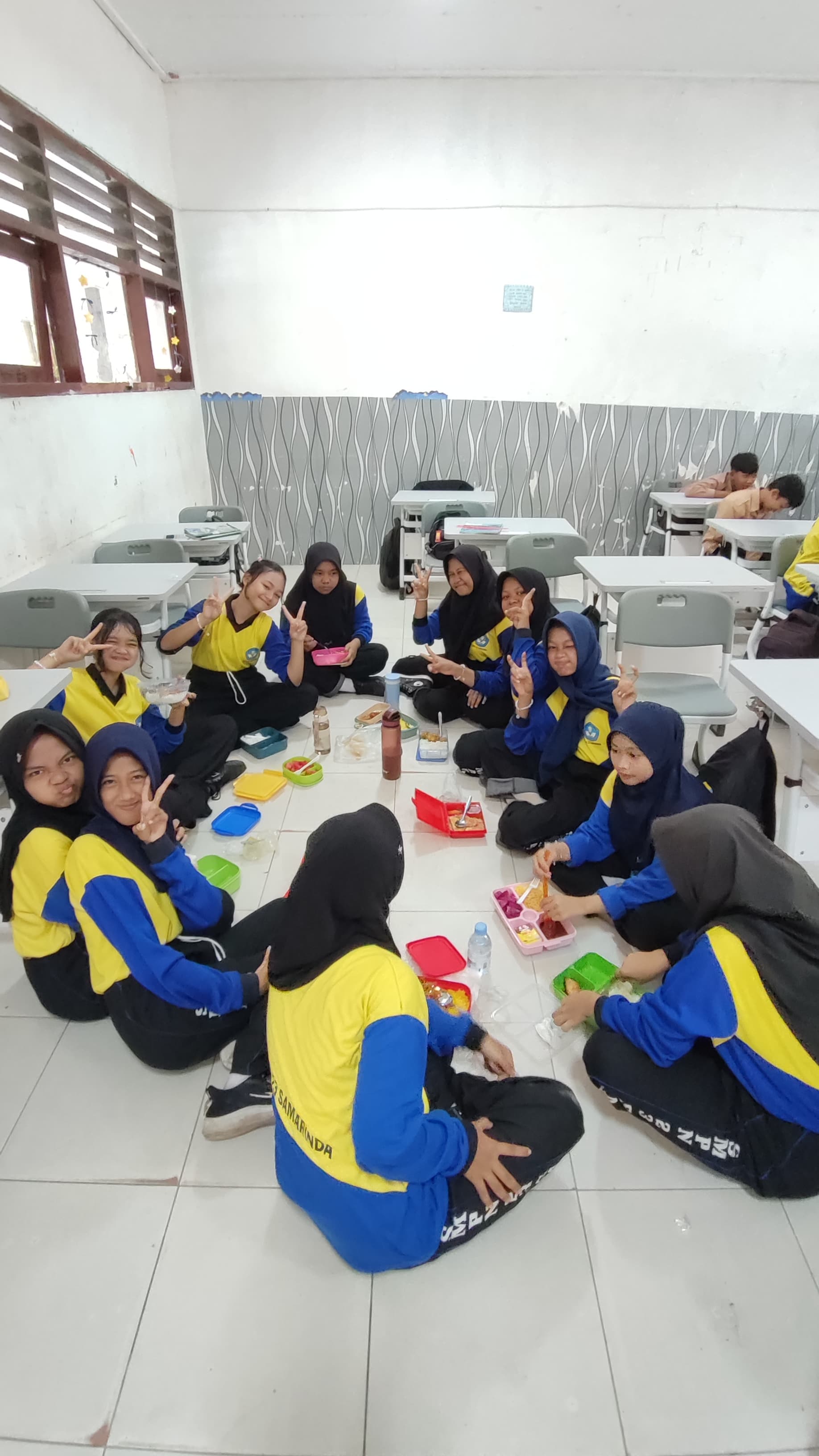 kegiatan makan bergizi bersama